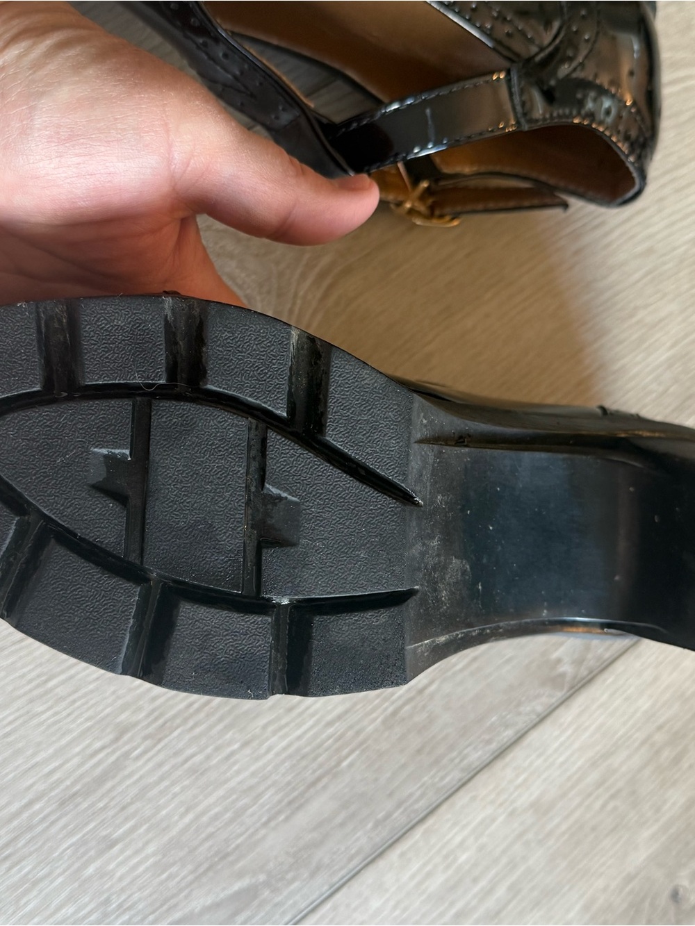 Patent T‑Strap Chunky Heel Mary Jane in Black - Picture 4 of 7